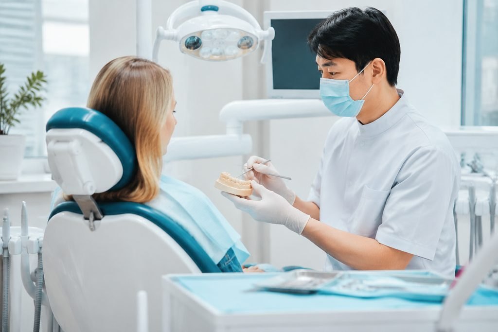 Editorial illustration: Dental Crowns and Bridges in China: The Role of Previous Treatment Results