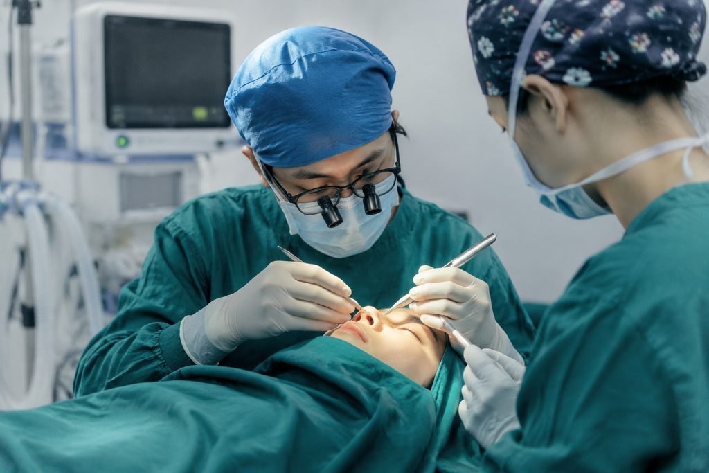 Editorial illustration: Rhinoplasty in China: Obtaining a Written Follow-Up Plan