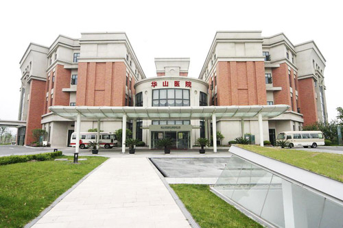 Huashan Hospital hospital exterior, Shanghai